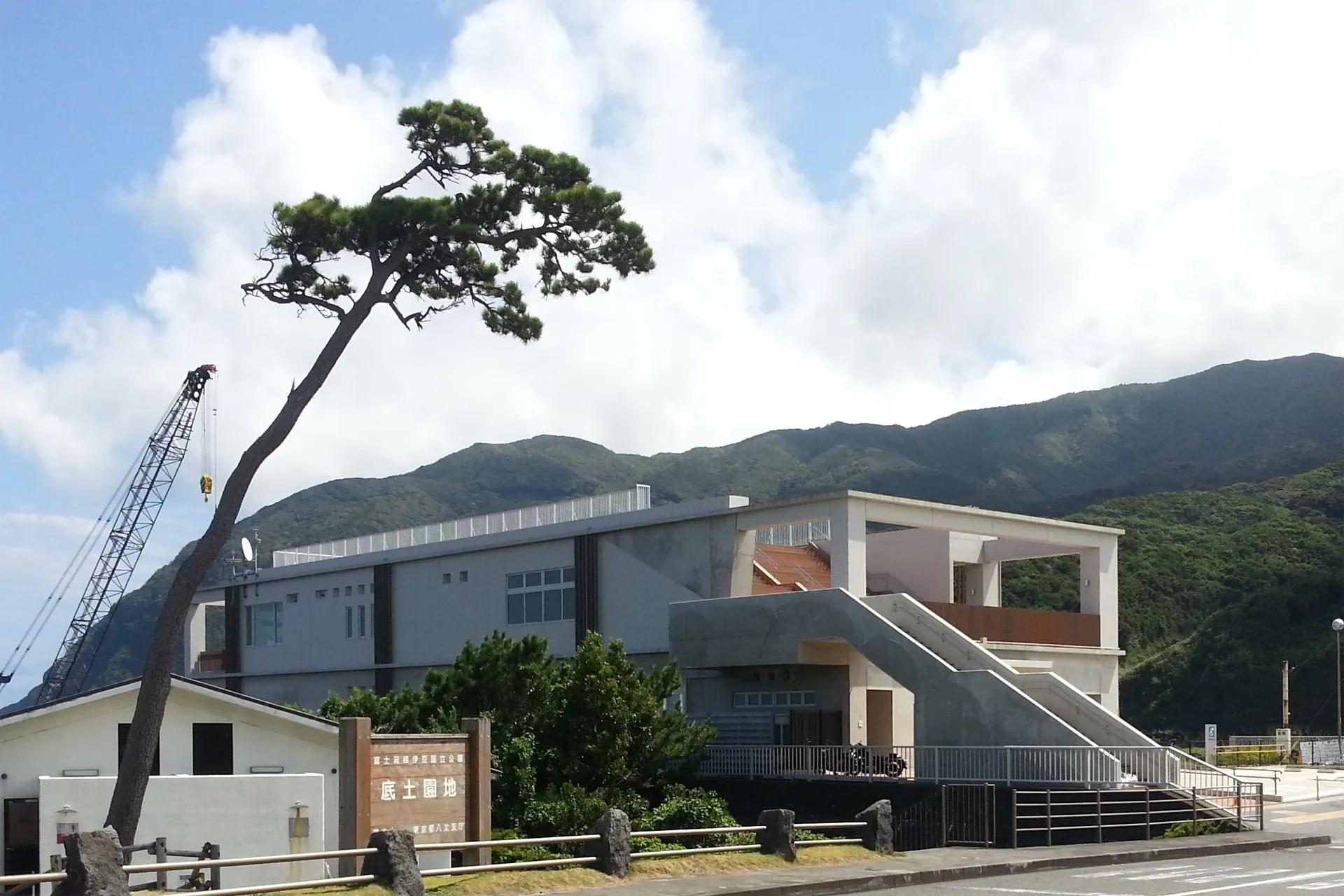 八丈島神湊港船客待合所